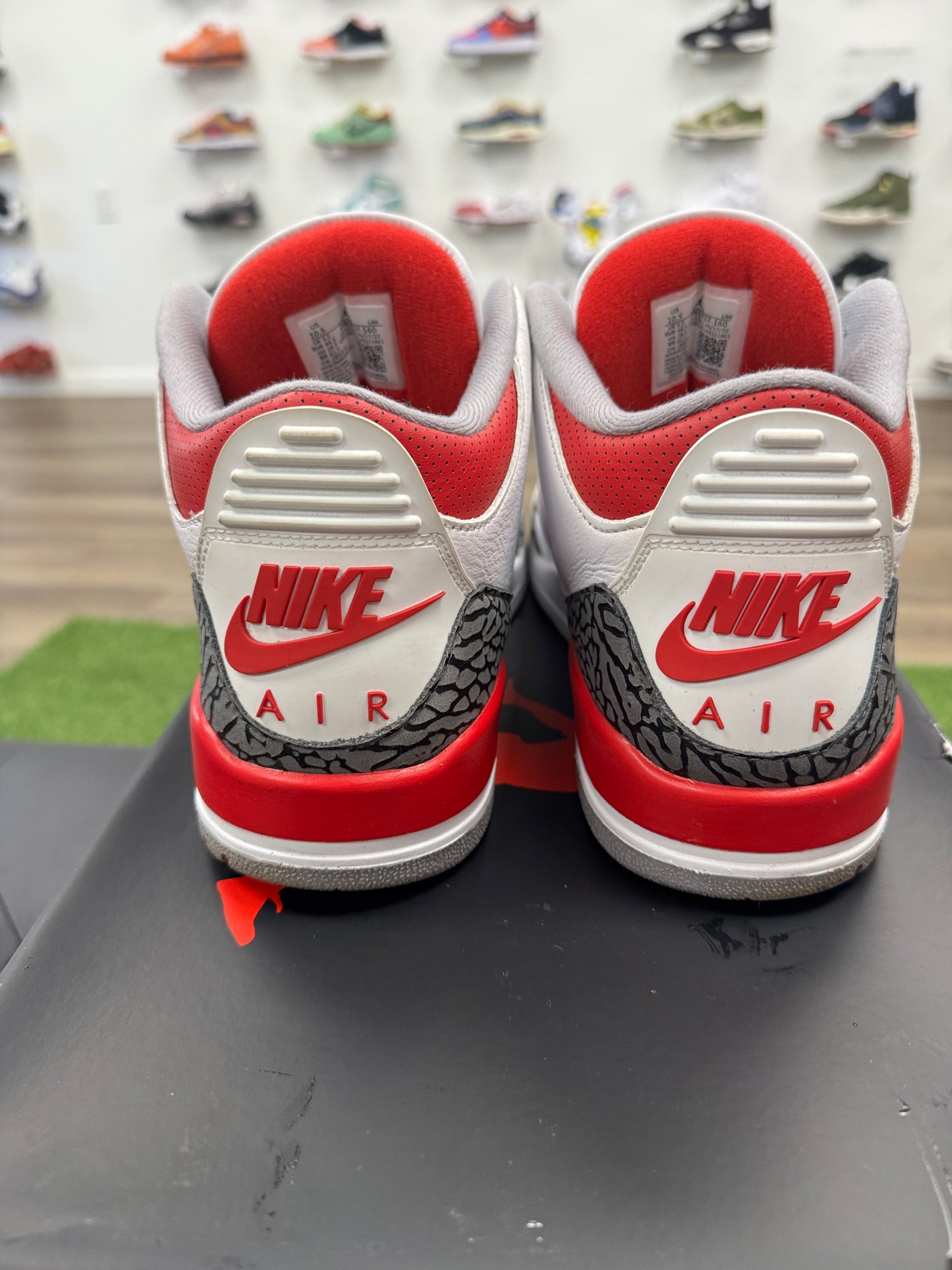 Jordan 3 Retro Fire Red (2022) - Size 10.5 (U)