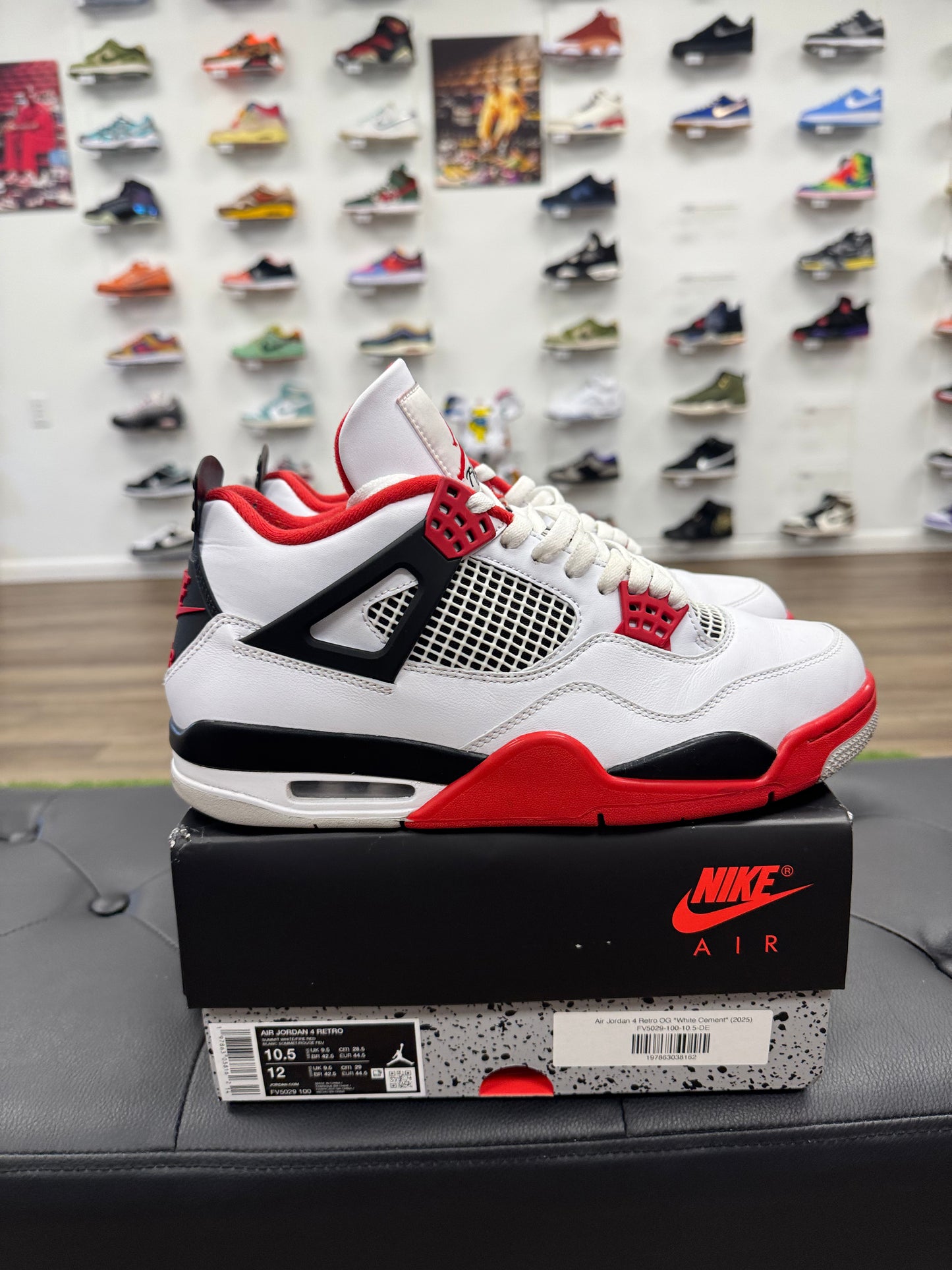 Jordan 4 Retro Fire Red (2020) - Size 10.5 (U)