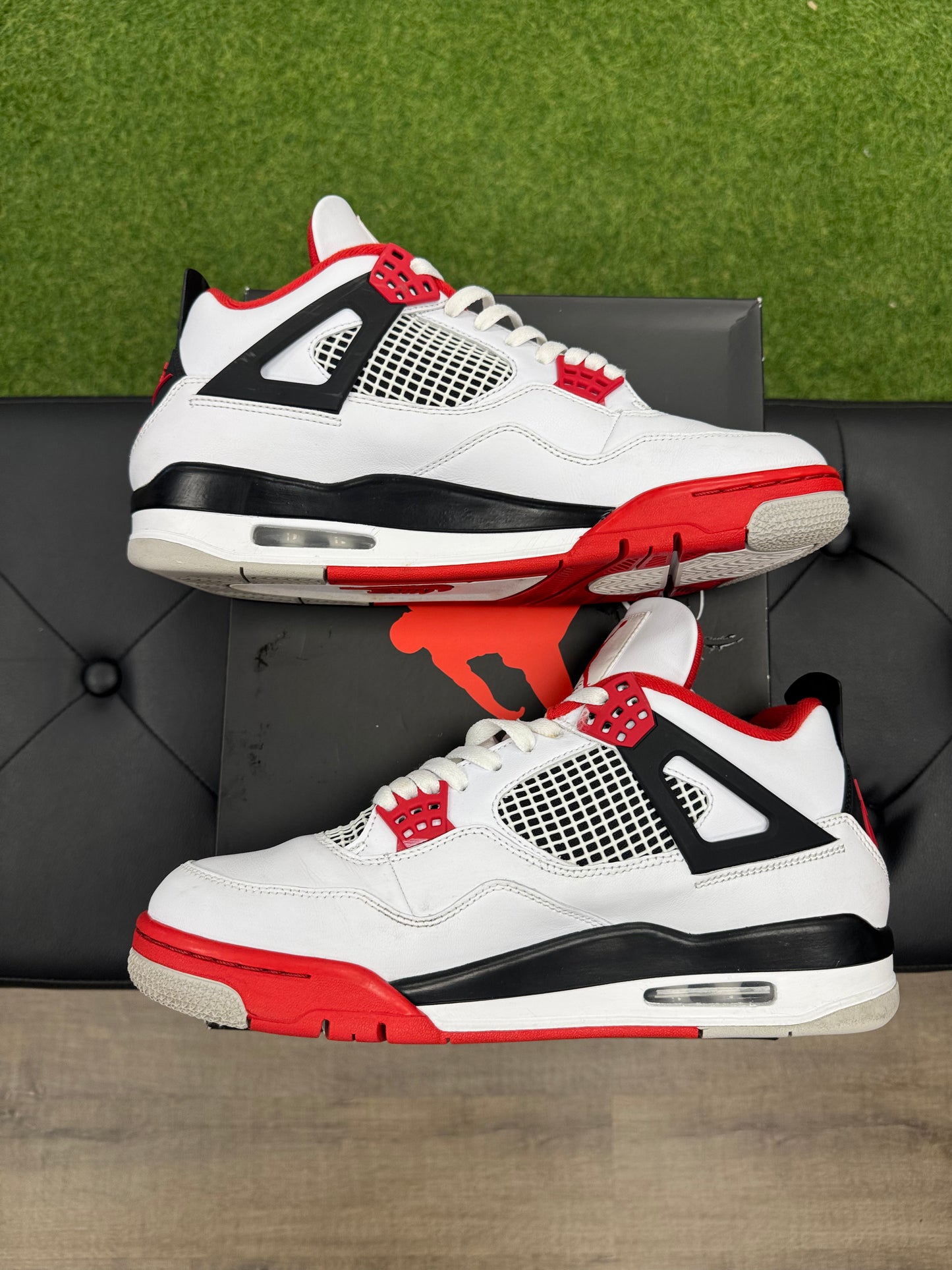 Jordan 4 Retro Fire Red (2020) - Size 10.5 (U)