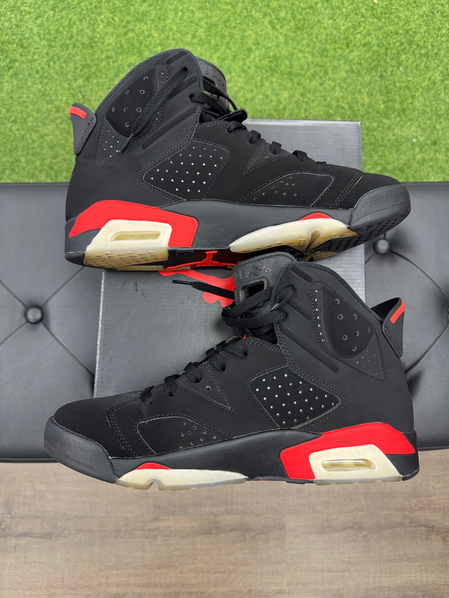 Jordan 6 Retro Black Infrared (2019) - Size 10.5 (U)