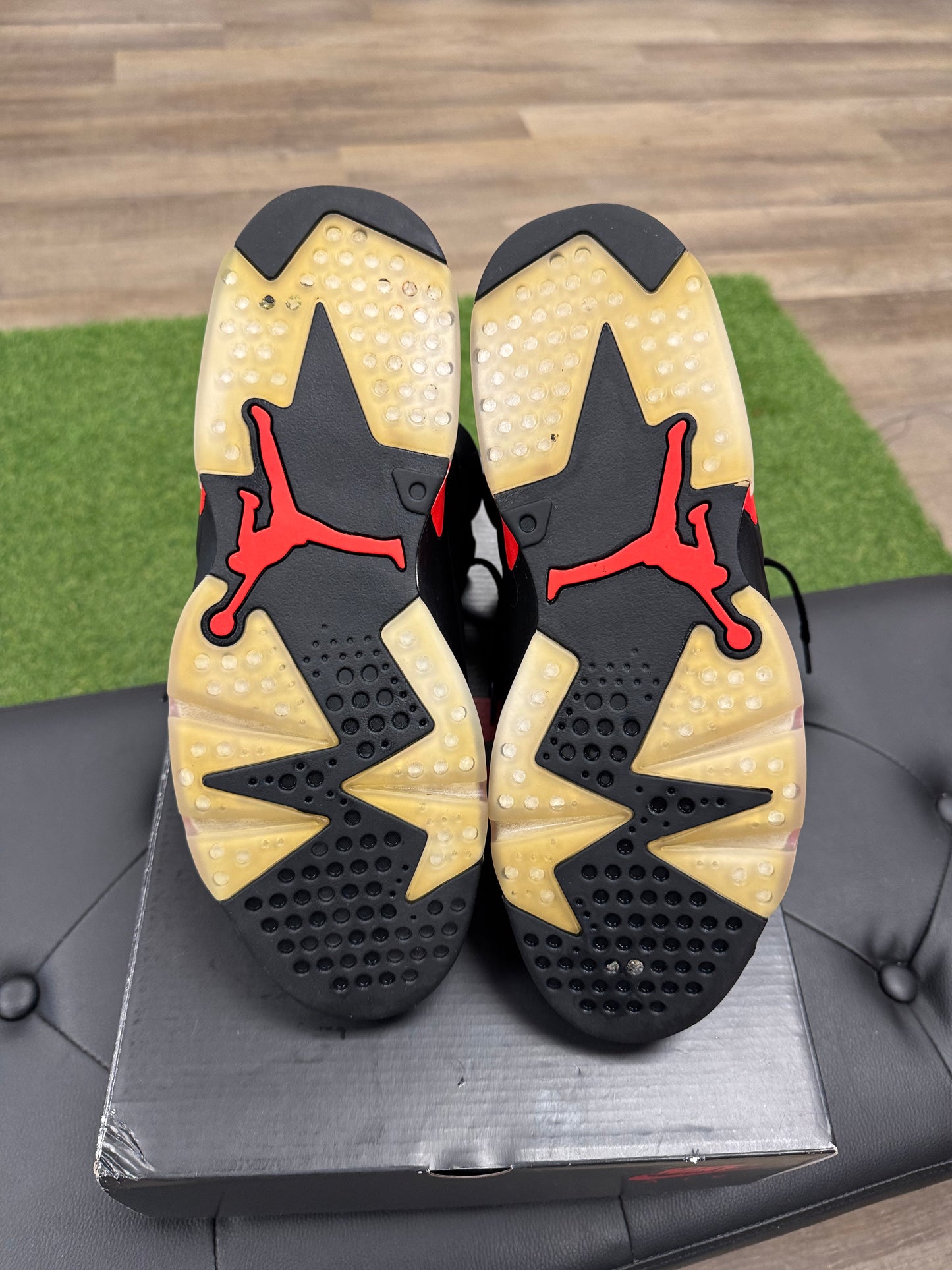 Jordan 6 Retro Black Infrared (2019) - Size 10.5 (U)
