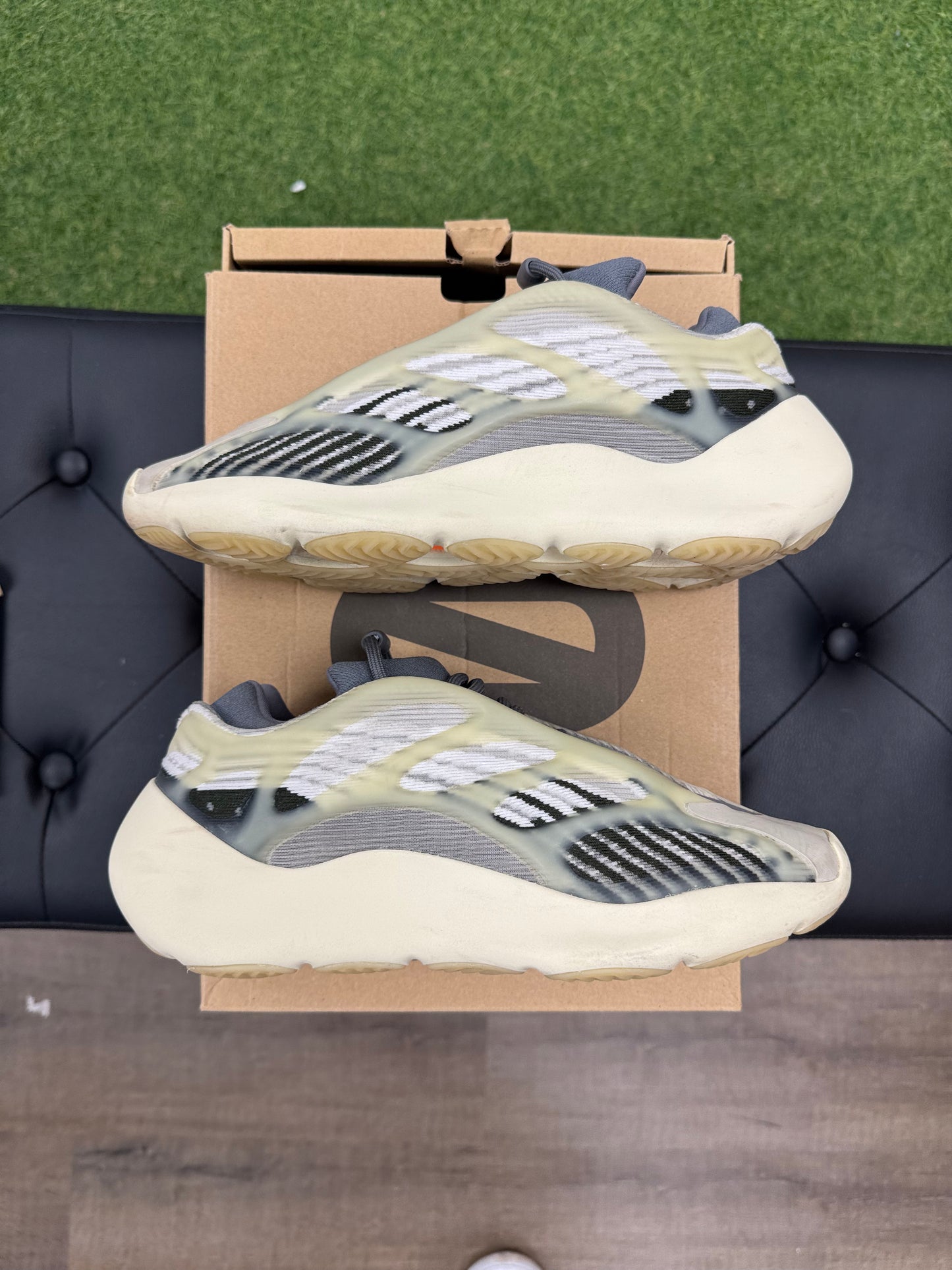 adidas Yeezy 700 V3 Fade Salt - Size 7 (U)