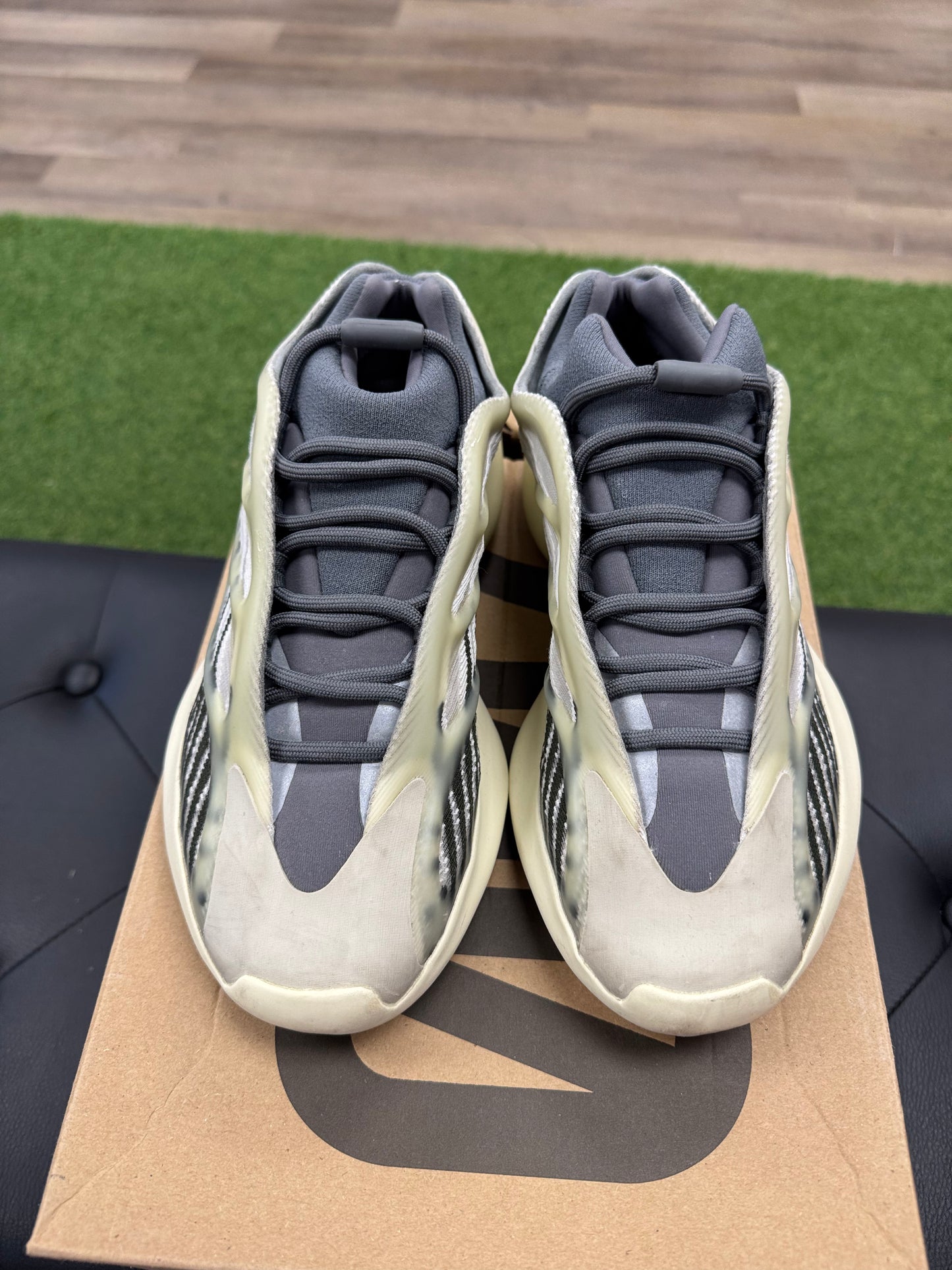 adidas Yeezy 700 V3 Fade Salt - Size 7 (U)