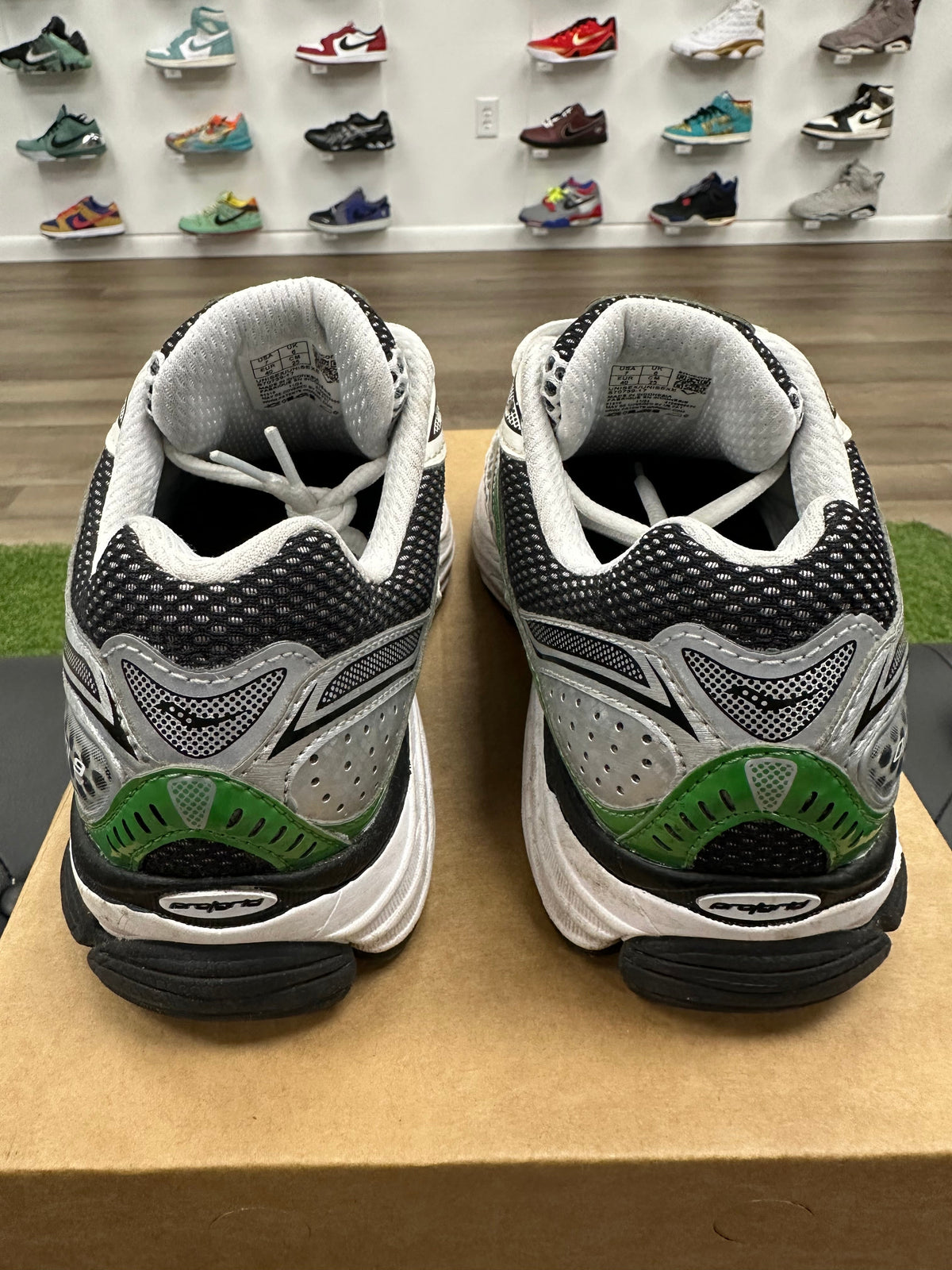 Saucony ProGrid Omni 9 Silver Green