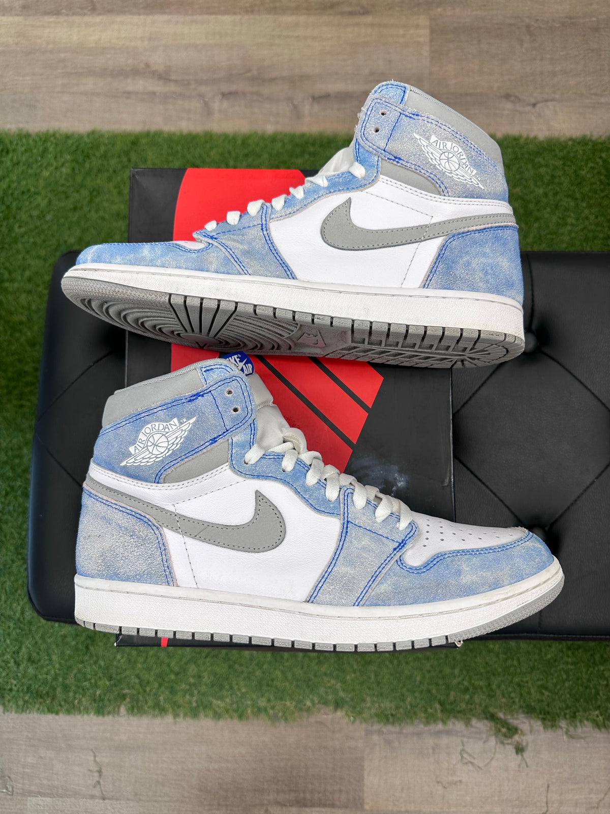Jordan 1 Retro High OG Hyper Royal