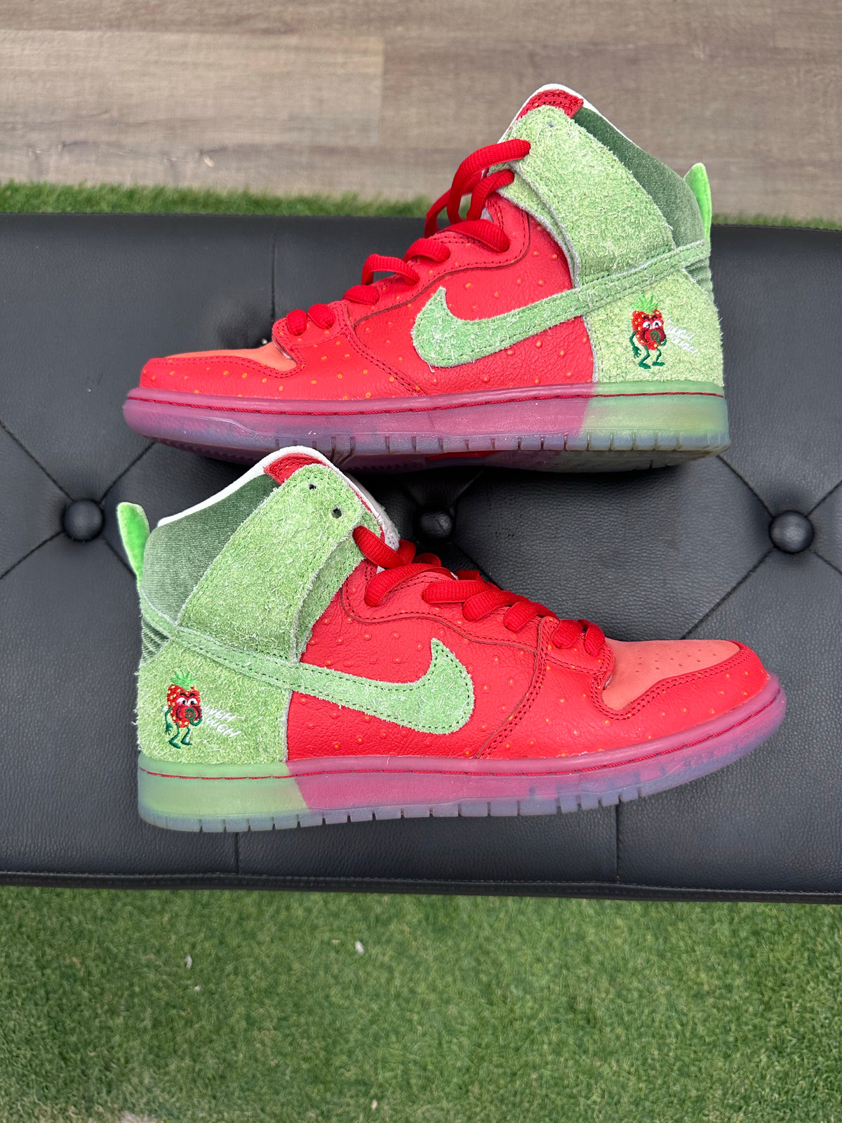 Nike SB Dunk High Strawberry Cough