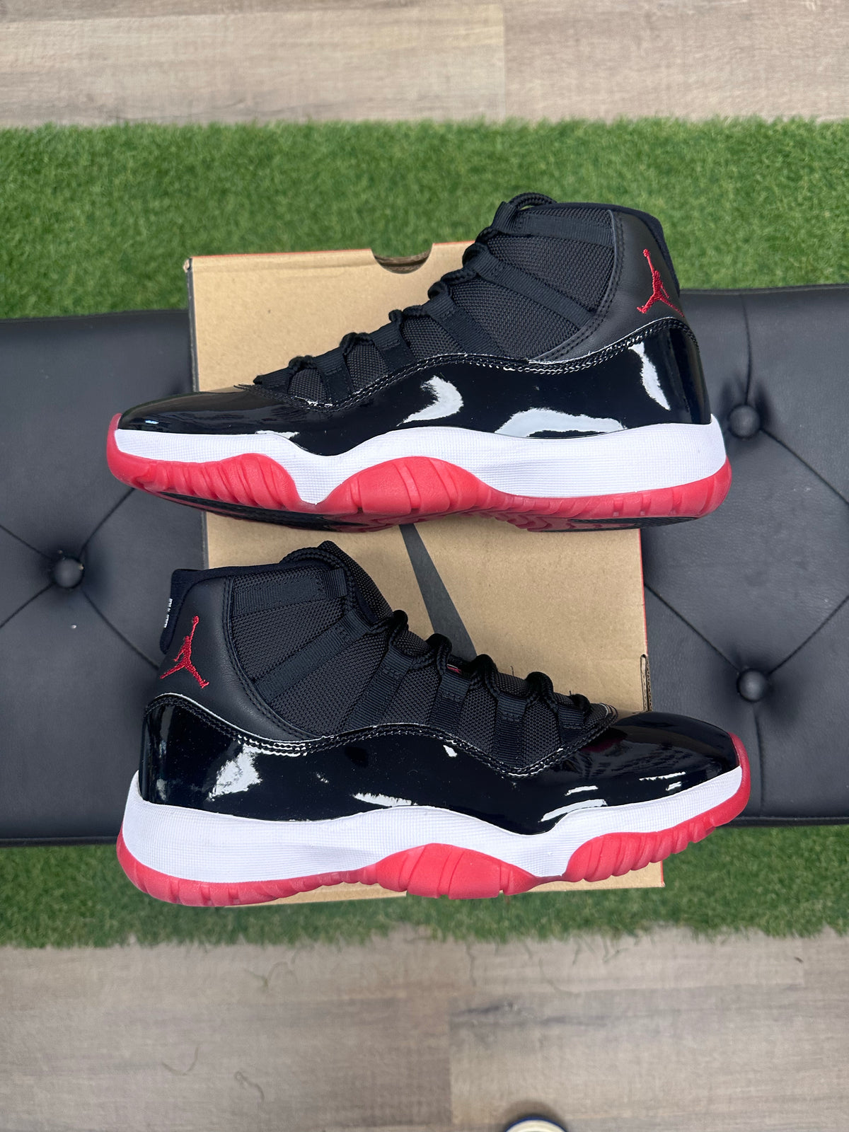 Jordan 11 Retro Playoffs Bred (2019) - Size 8.5 (U)