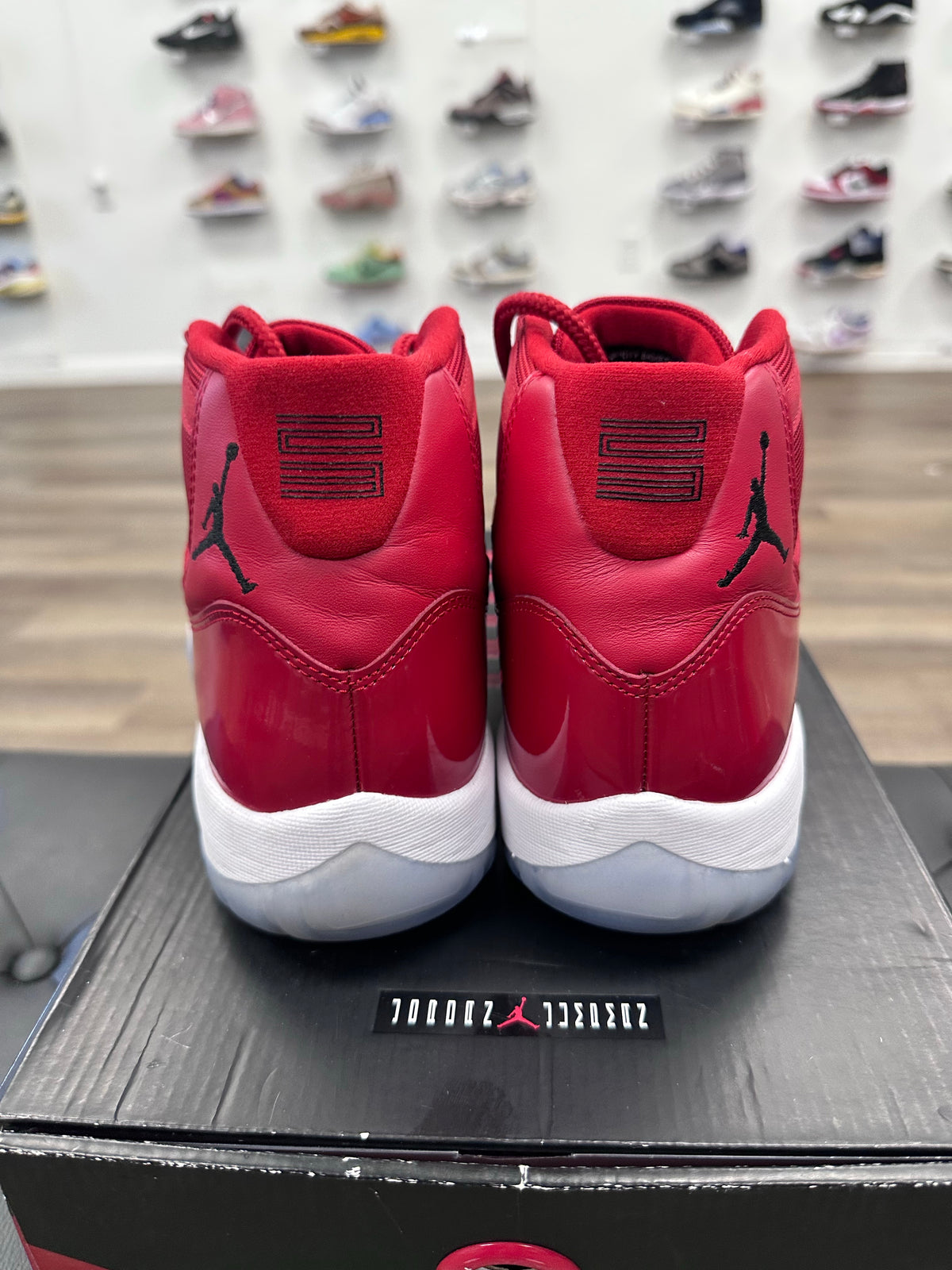 Jordan 11 Retro Win Like 96 -Size 11 (U)