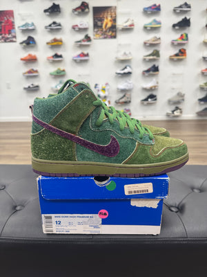 Nike SB Dunk High Skunk 420