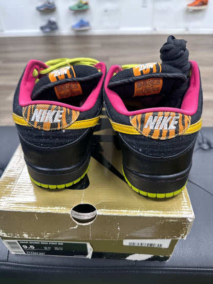 Nike SB Dunk Low Space Tiger
