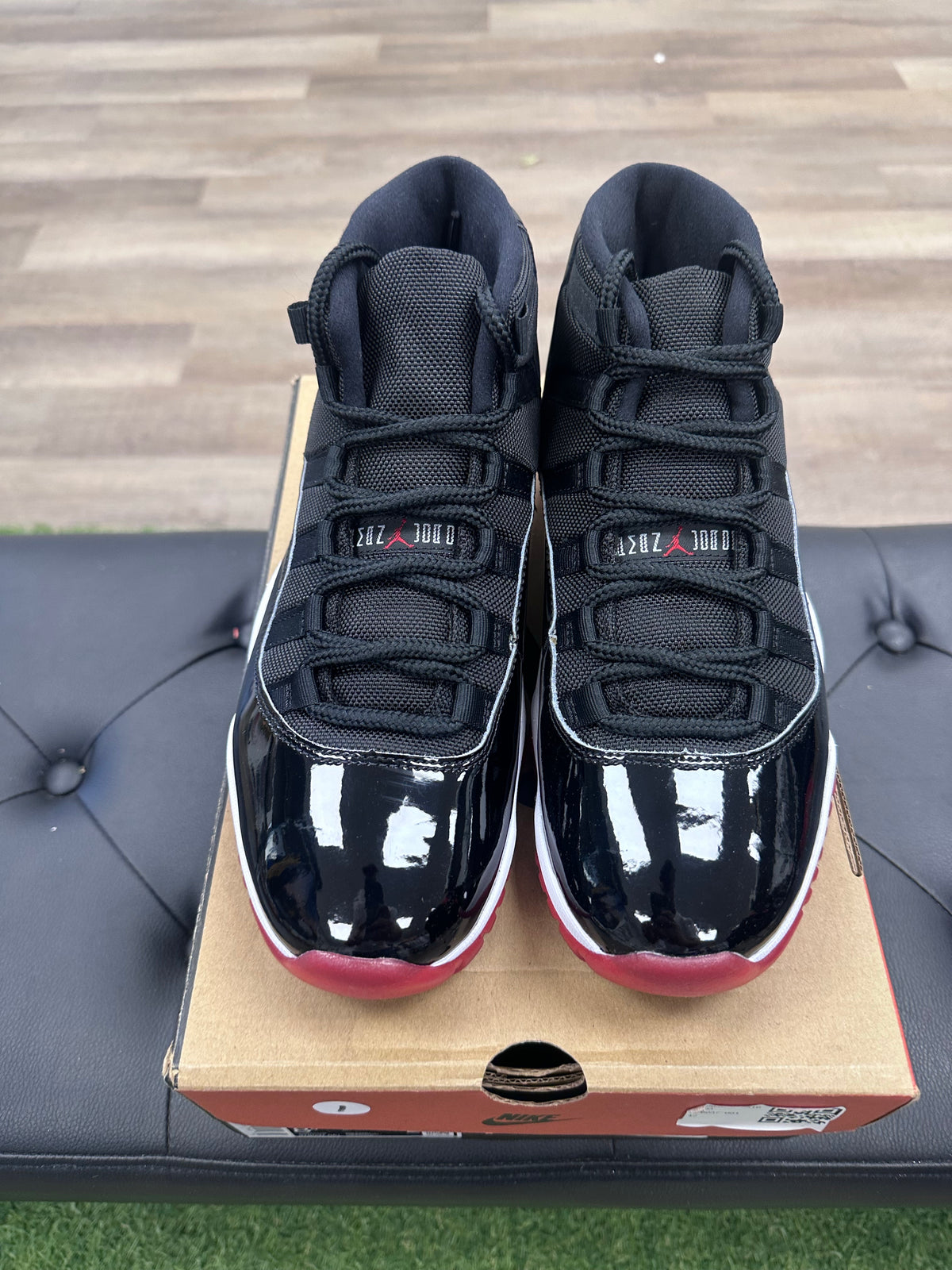 Jordan 11 Retro Playoffs Bred (2019) - Size 8.5 (U)