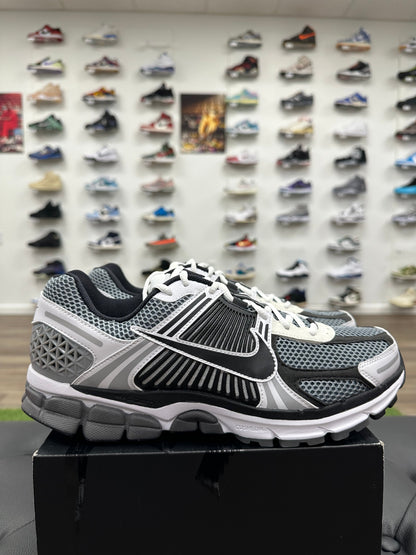 Nike Zoom Vomero 5 SE SP Dark Grey Black White