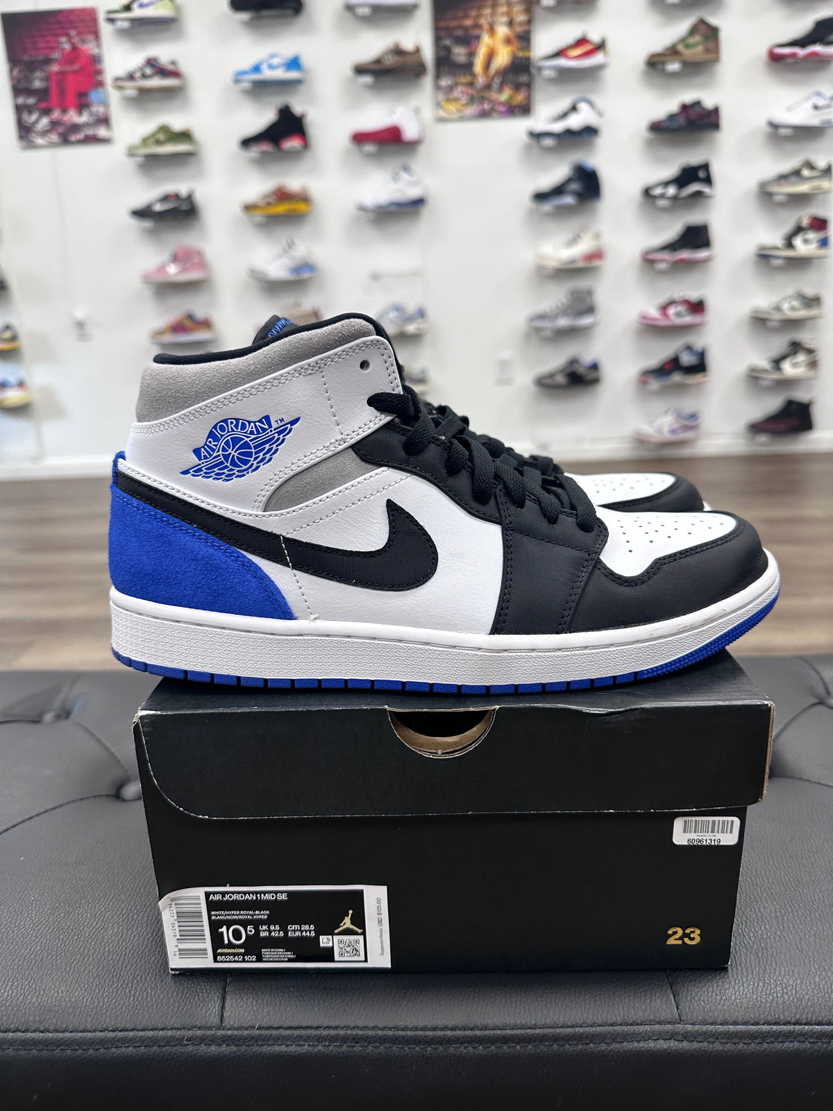 Jordan 1 Mid SE Royal Black Toe