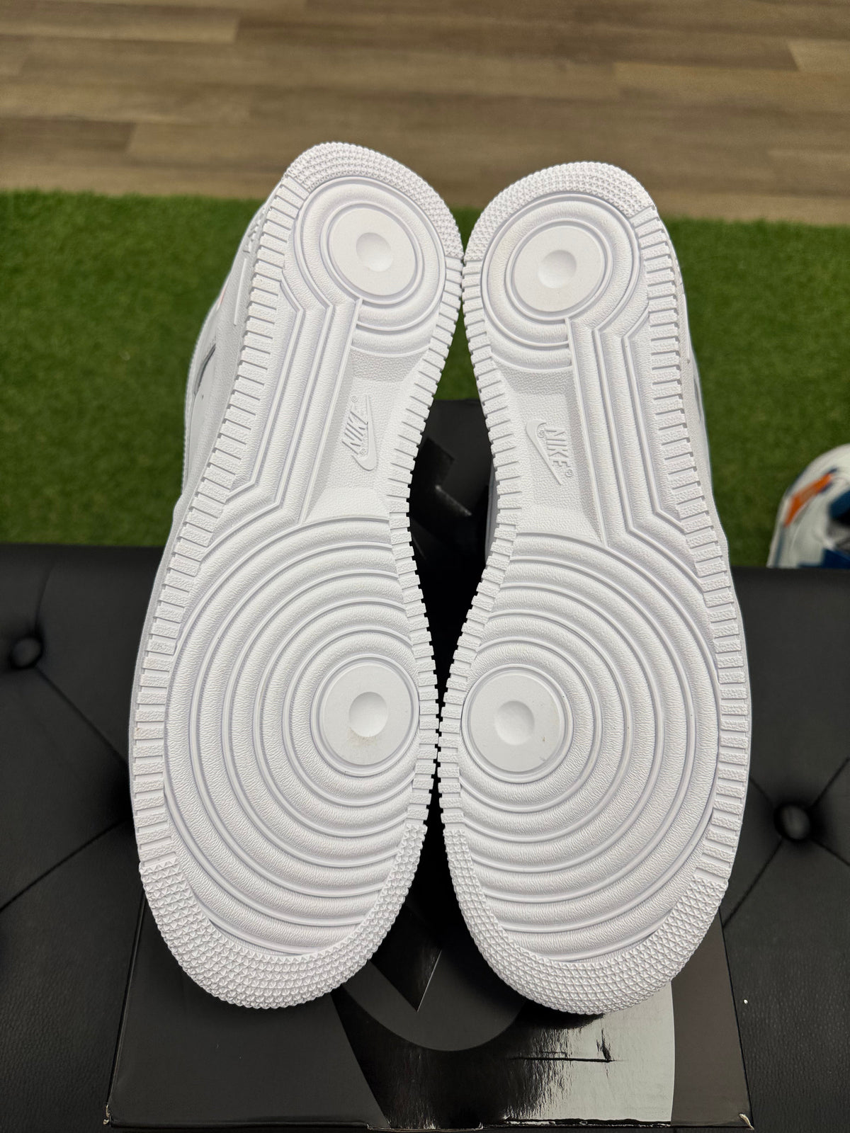 Nike Air Force 1 Low Supreme White