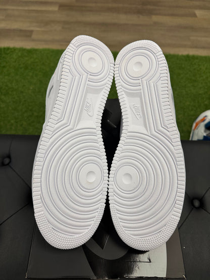 Nike Air Force 1 Low Supreme White