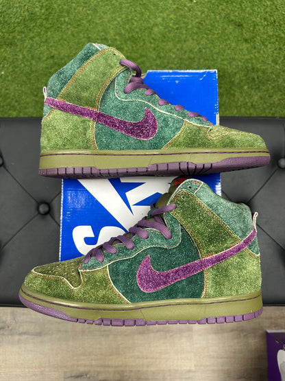 Nike SB Dunk High Skunk 420