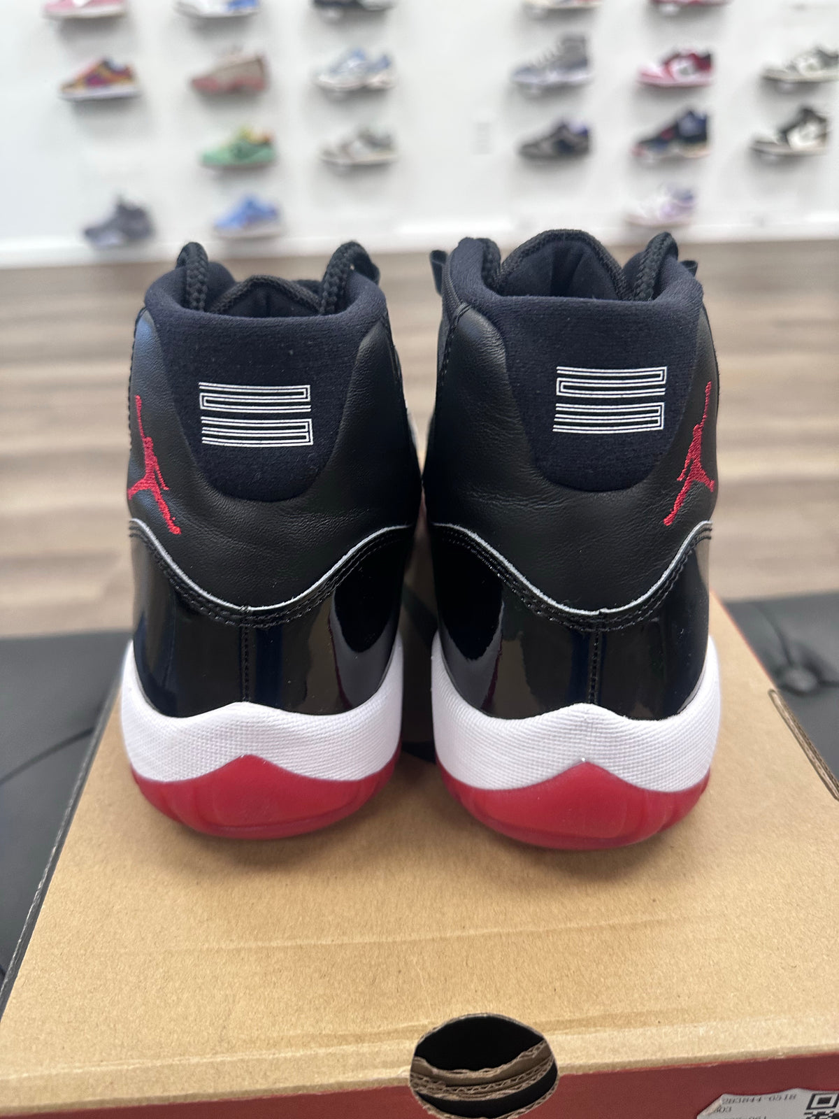 Jordan 11 Retro Playoffs Bred (2019) - Size 8.5 (U)