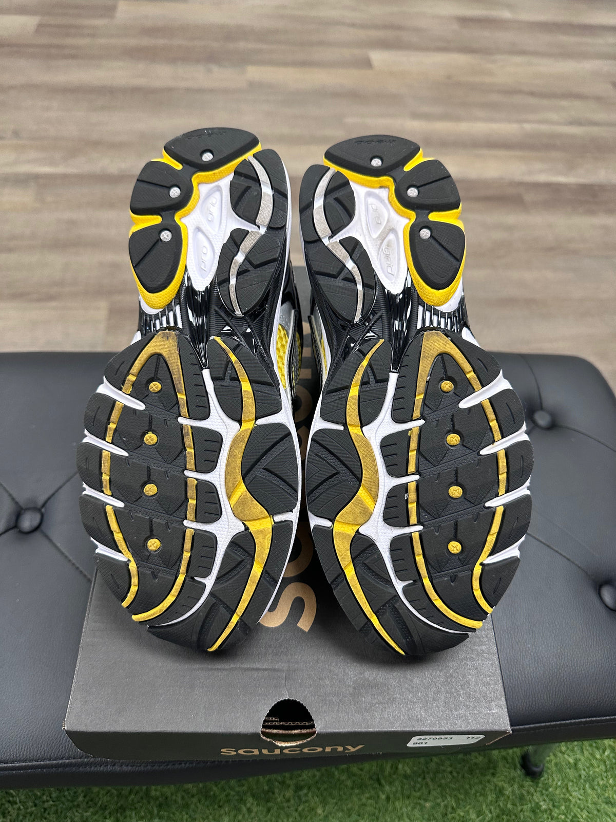 Saucony ProGrid Omni 9 ViZi Gold Metallic Silver