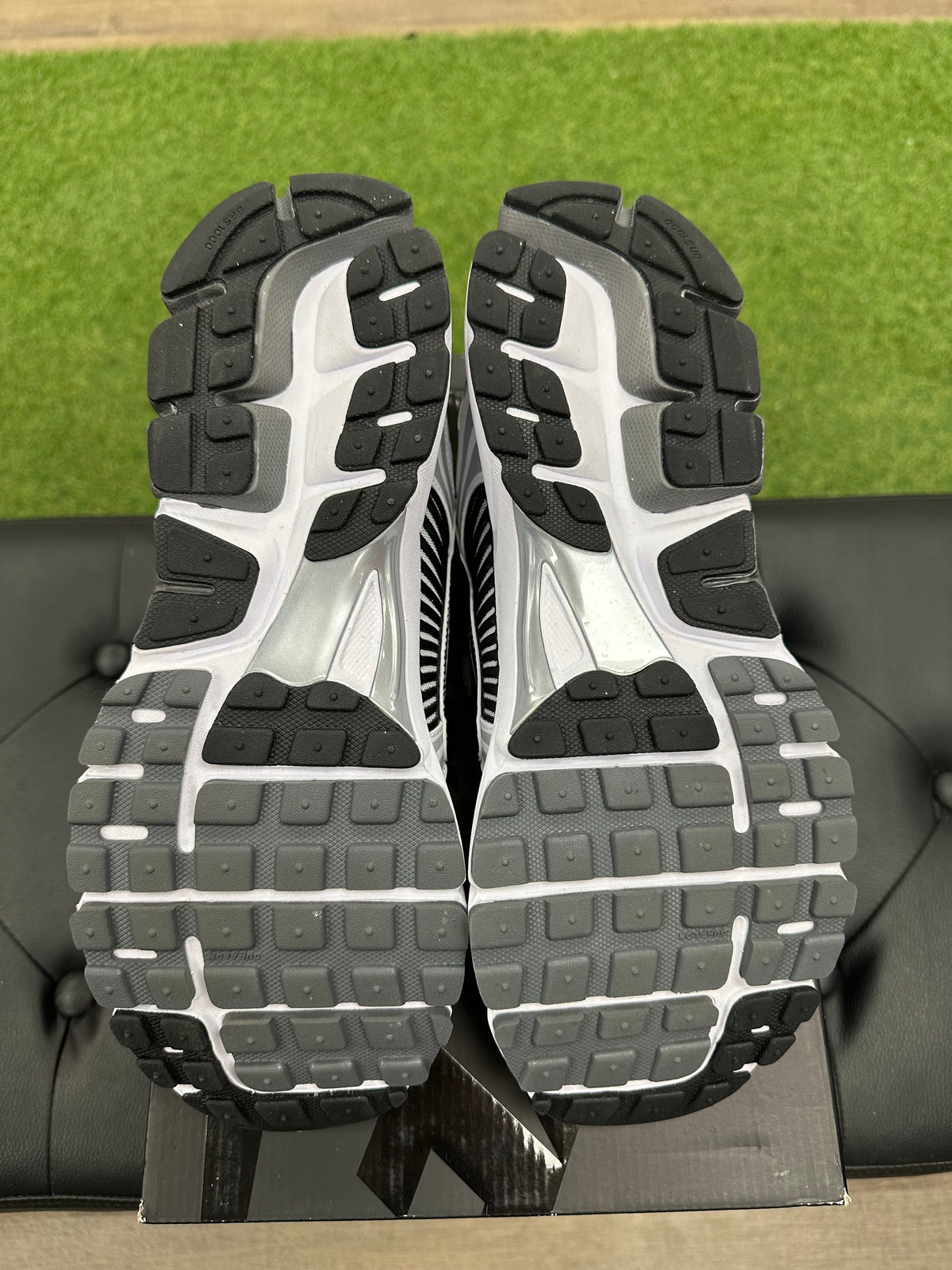 Nike Zoom Vomero 5 SE SP Dark Grey Black White